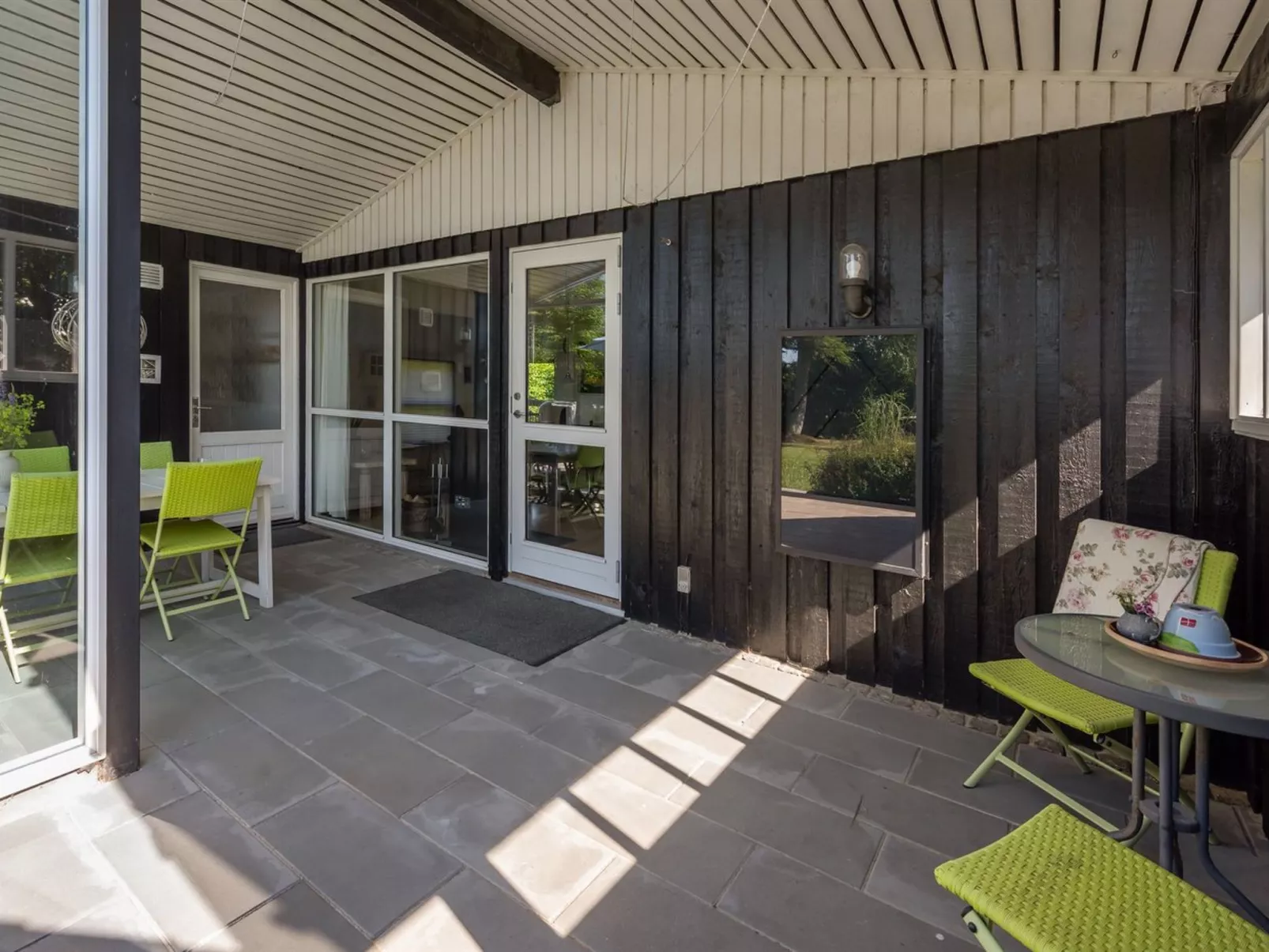 "Raisa" - 200m to the fjord-Outside