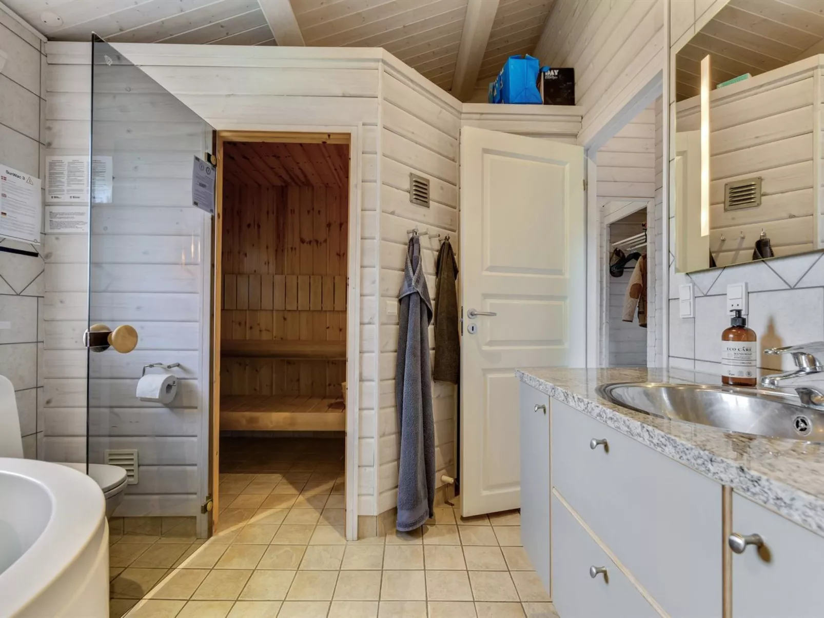 "Ruusu" - 300m from the sea-Inside