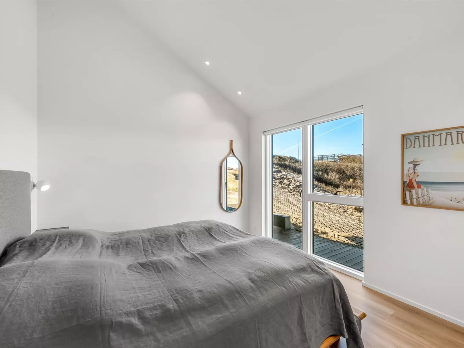 "Maximiliane" -  from the sea-Dedans