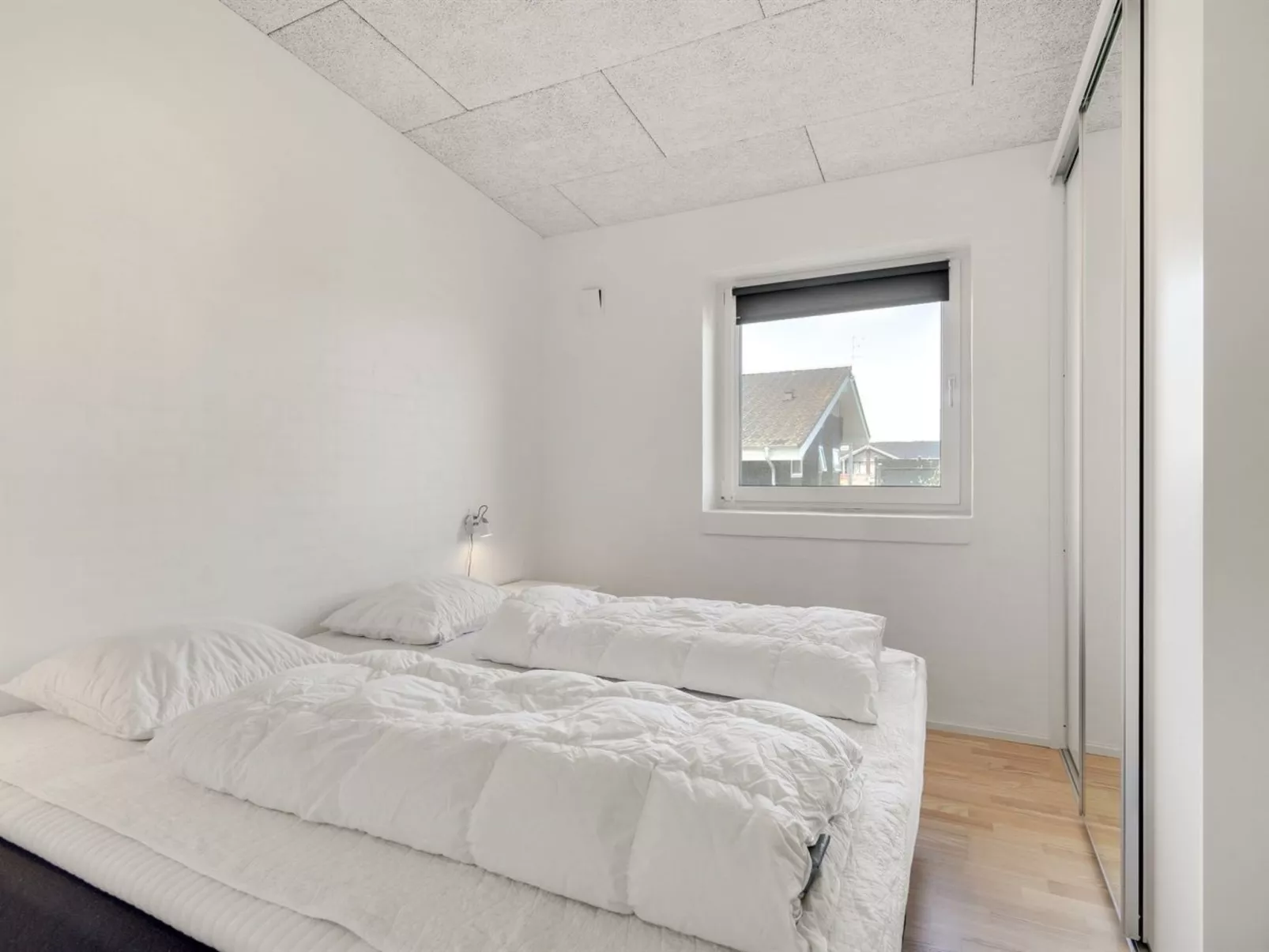 "Synthia" - 300m from the sea-Inside