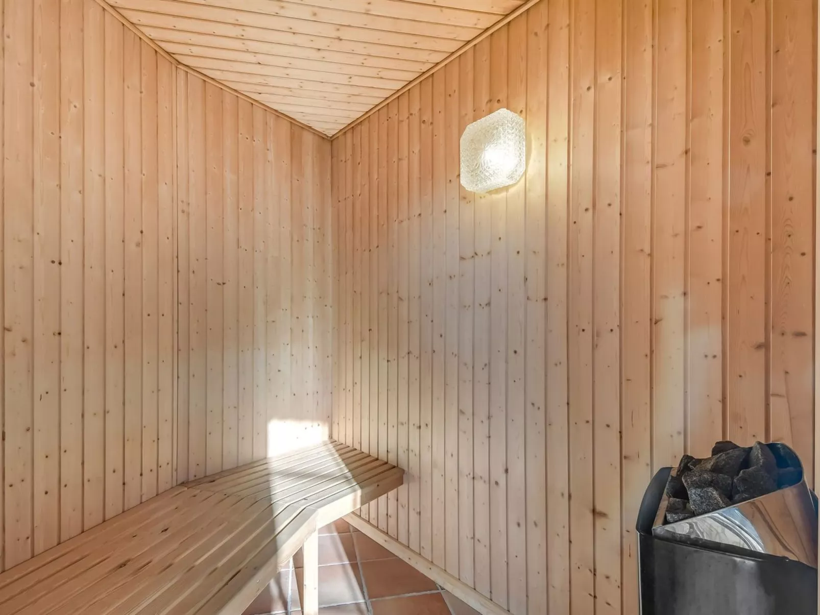 "Ingmund" - 2km from the sea-Inside