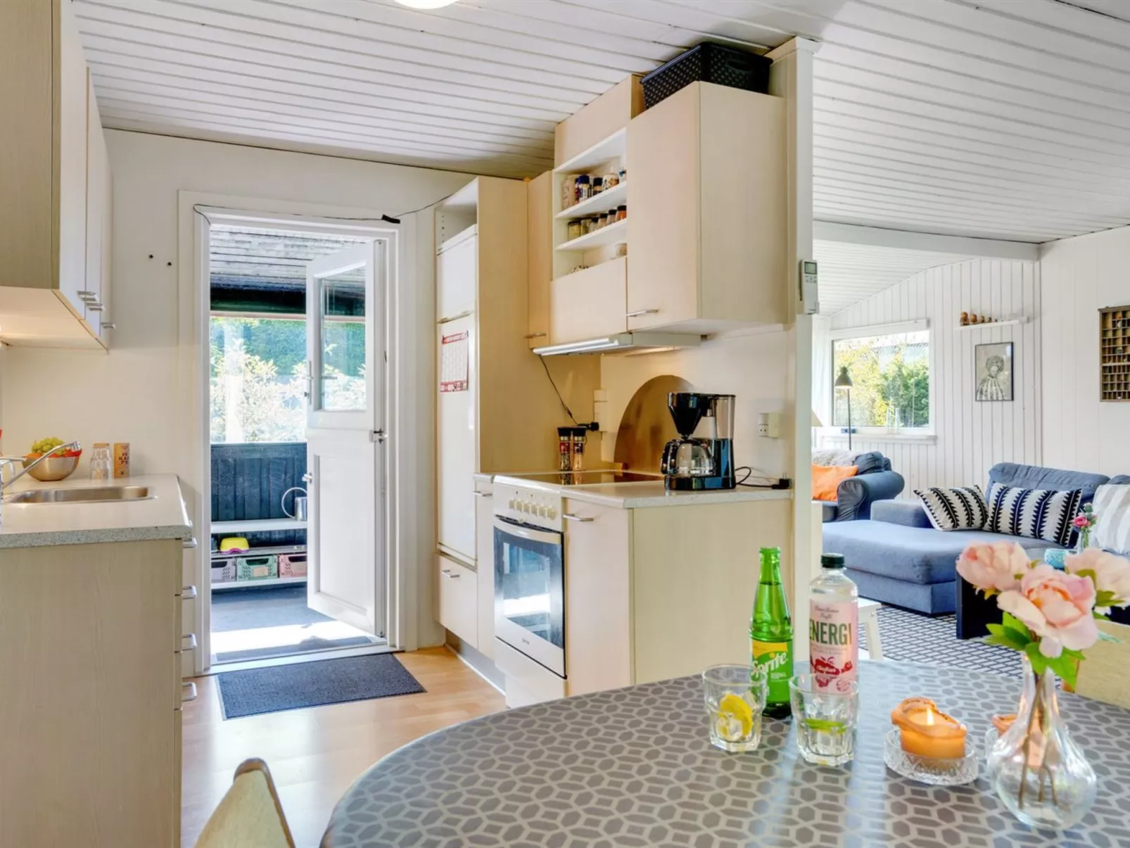 "Savina" -  from the sea-Drinnen