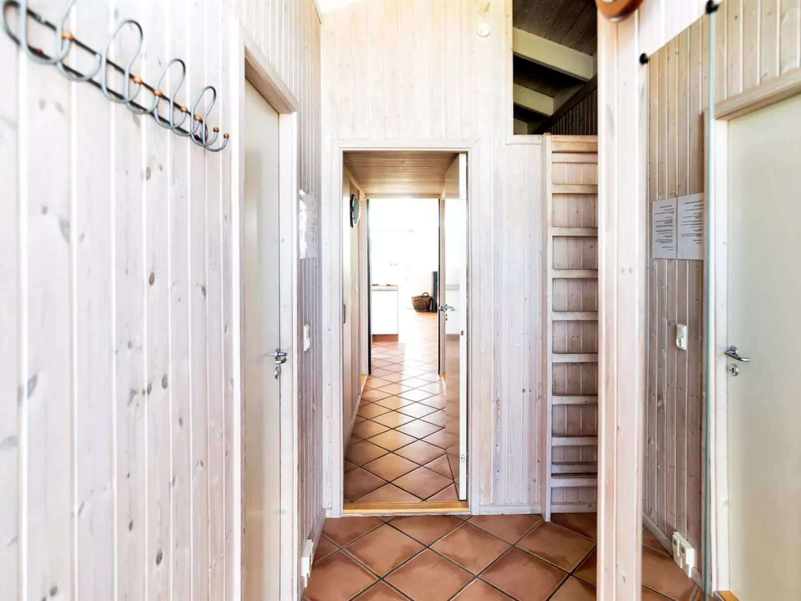 "Elvie" - 200m from the sea-Dedans