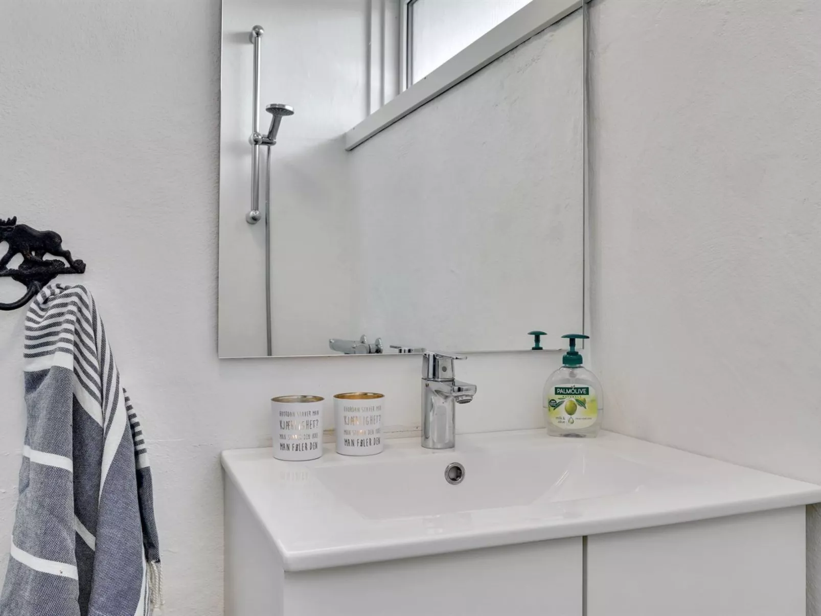 "Tomine" - 500m to the fjord-Inside