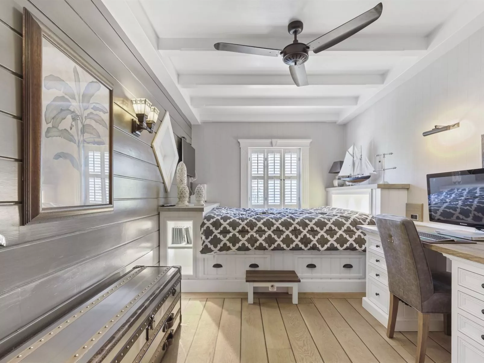 "Titia" - 1.2km to the fjord-Dedans