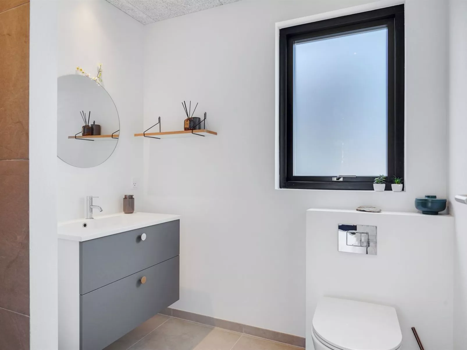 "Haley" - 150m from the sea-Dedans