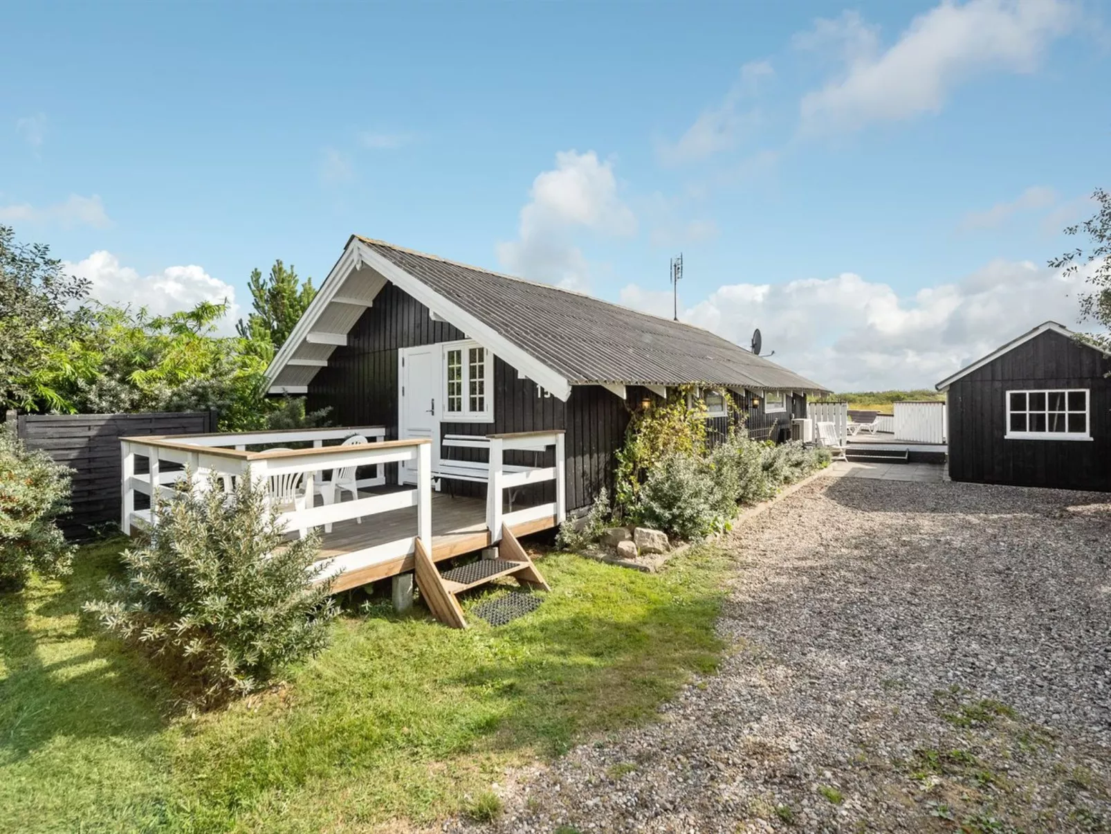 "Kylli" - 600m from the sea-Draußen