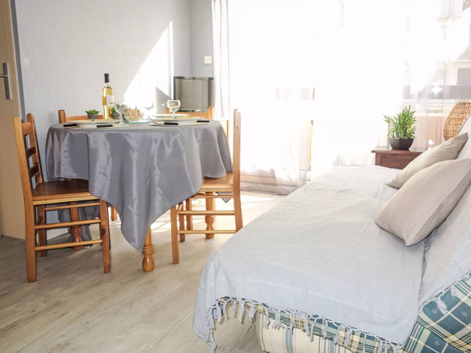 Les Mas de La Mer-Drinnen