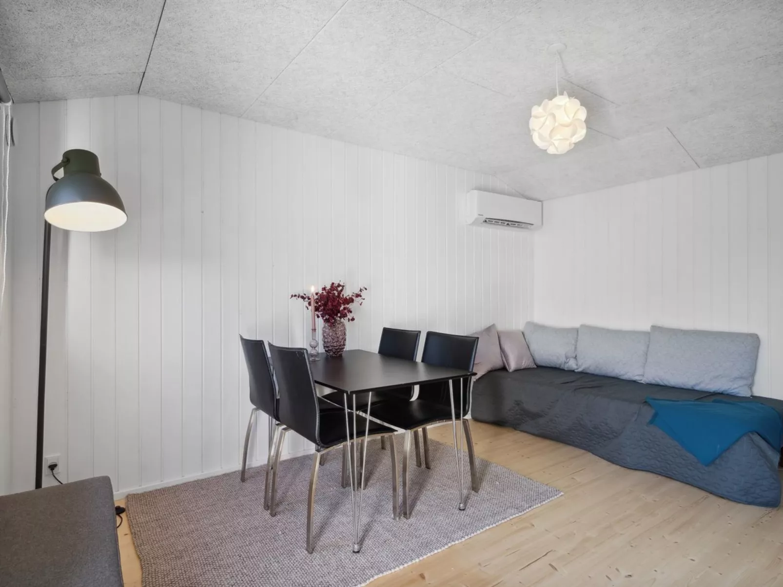 "Self" - 400m to the fjord-Inside