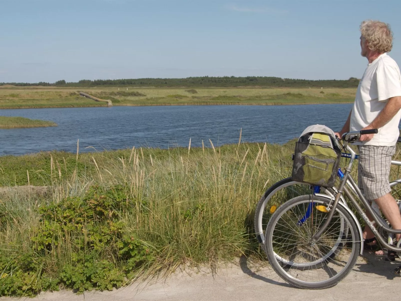 "Holte" - 700m to the fjord-Outside