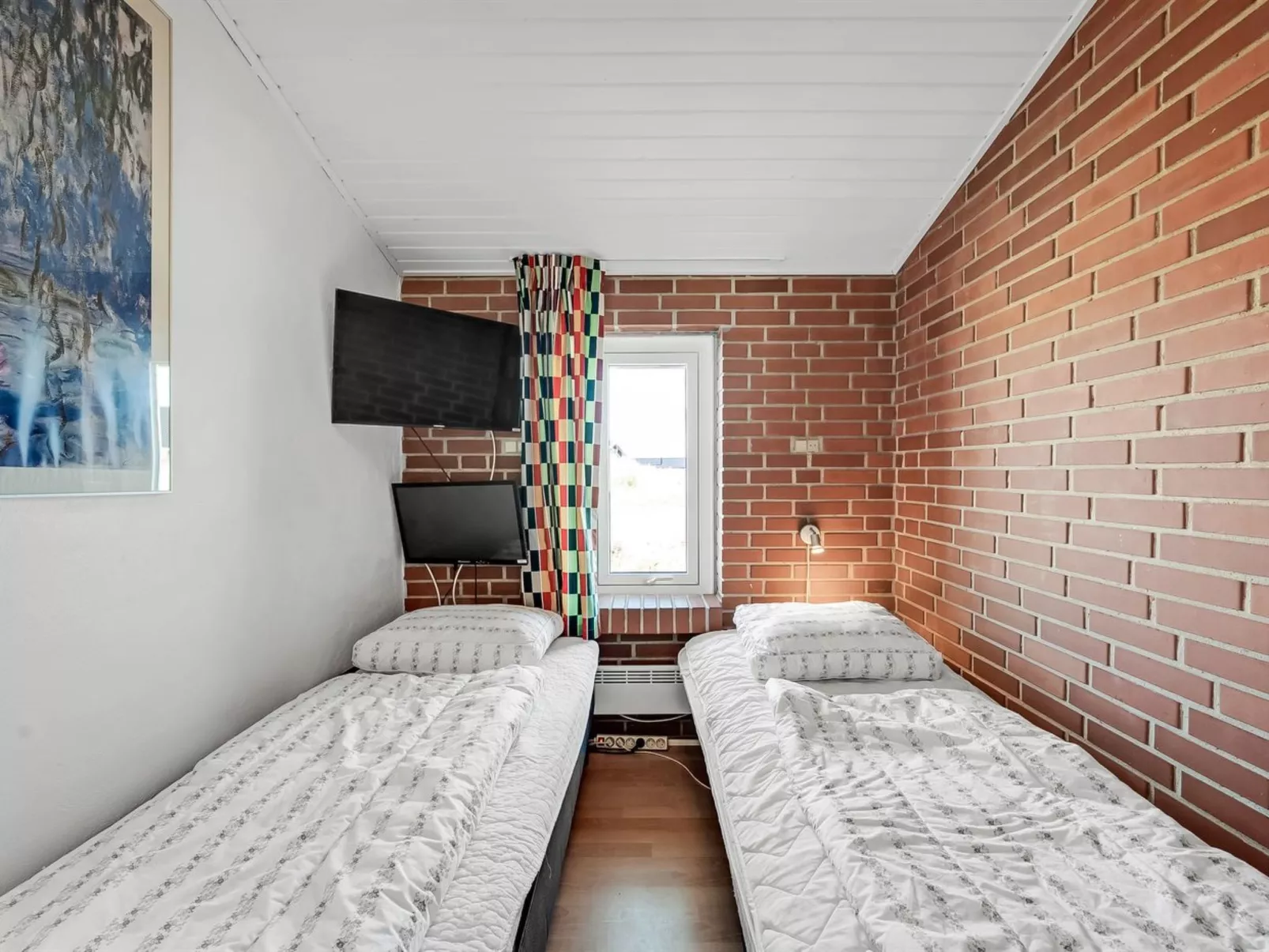 "Fia" -  from the sea-Drinnen