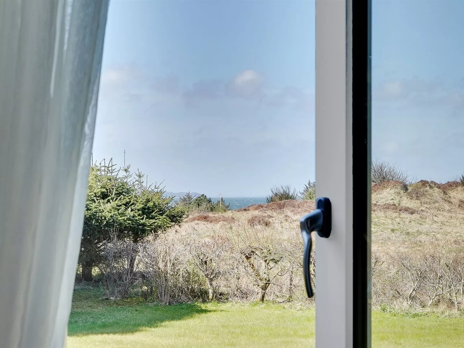 "Josefiina" - 450m to the fjord-Outside