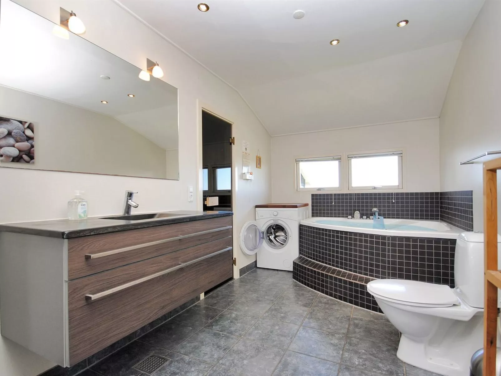 "Ernbiorn" -  from the sea-Inside