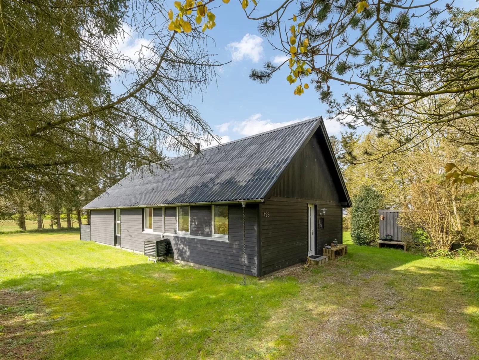 "Aleida" - 100m to the fjord-Outside