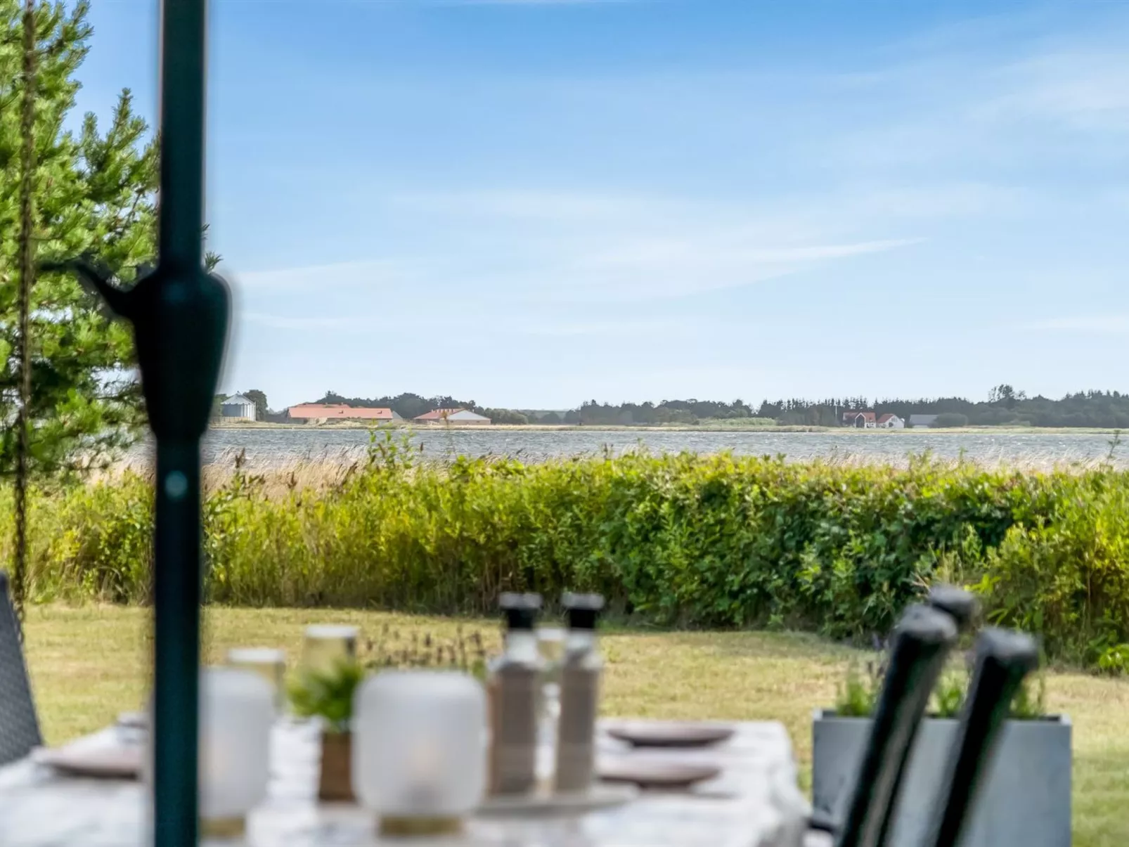 "Tayana" - 75m to the fjord-Draußen