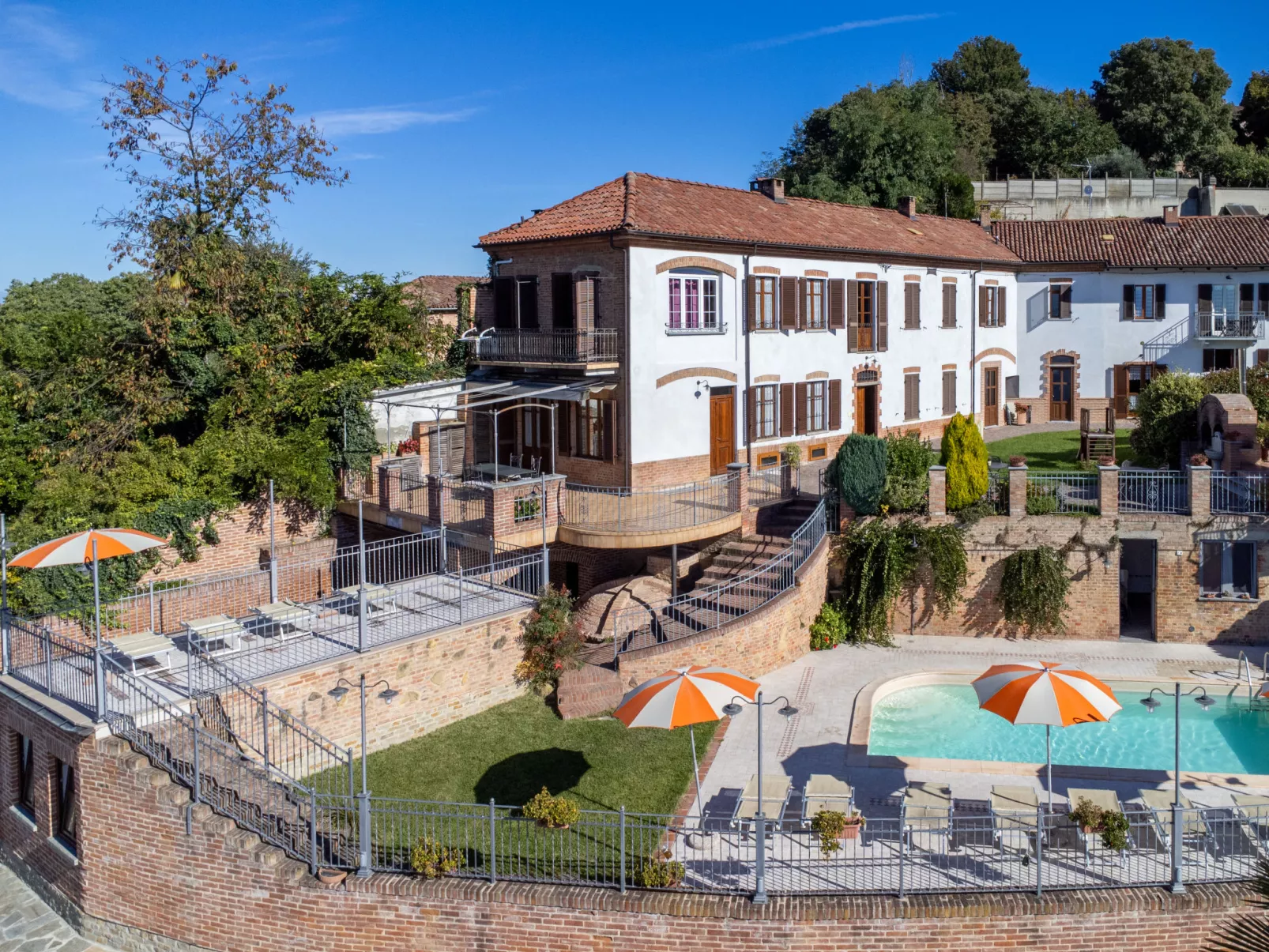 Le Rose d'Antan-Outside