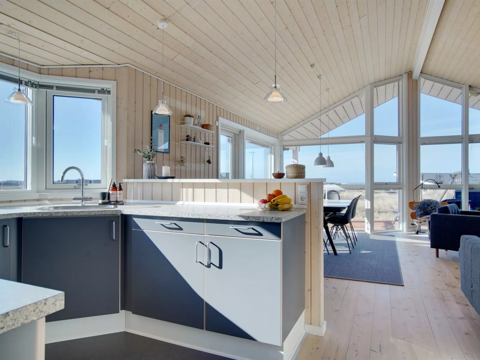 "Ulf" - 100m from the sea-Drinnen