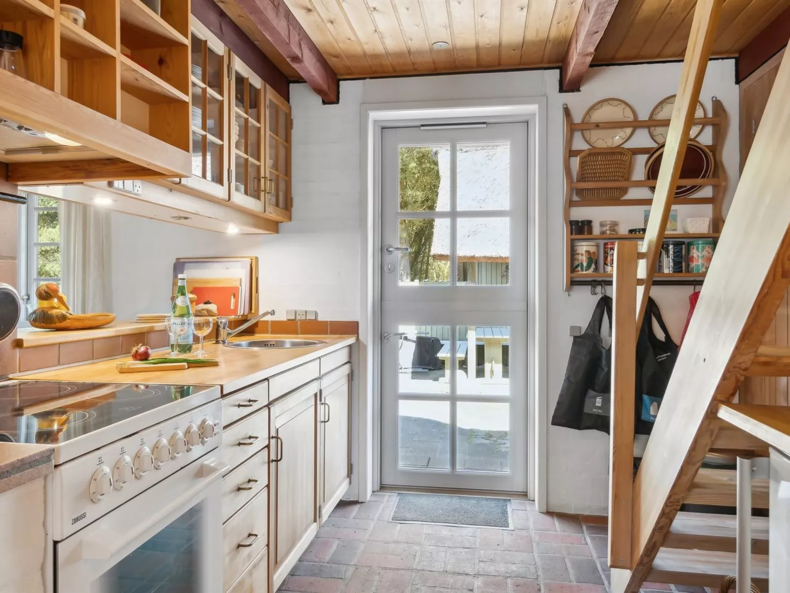 "Gravers" - 300m from the sea-Inside