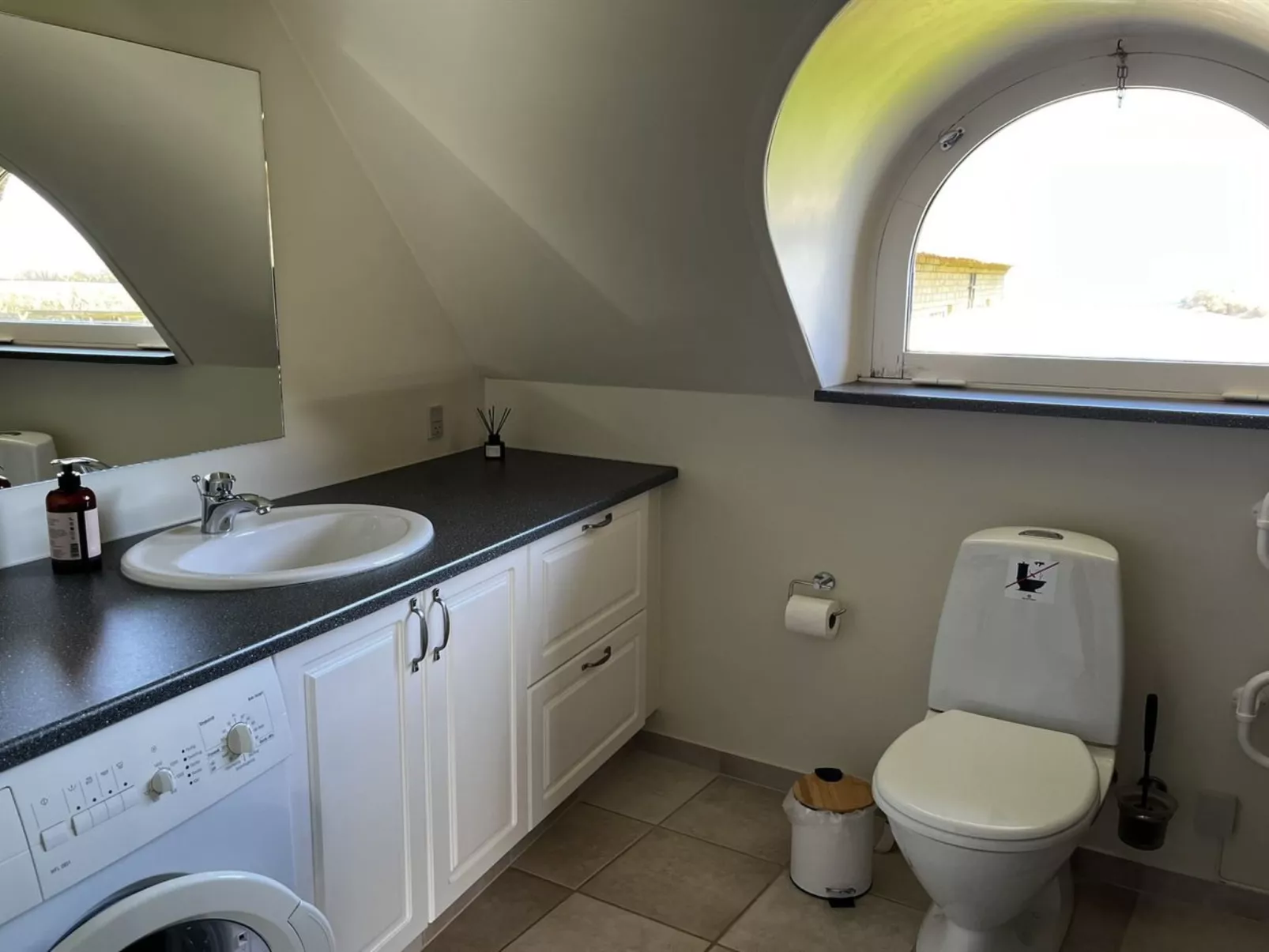 "Edithe" - 250m from the sea-Inside