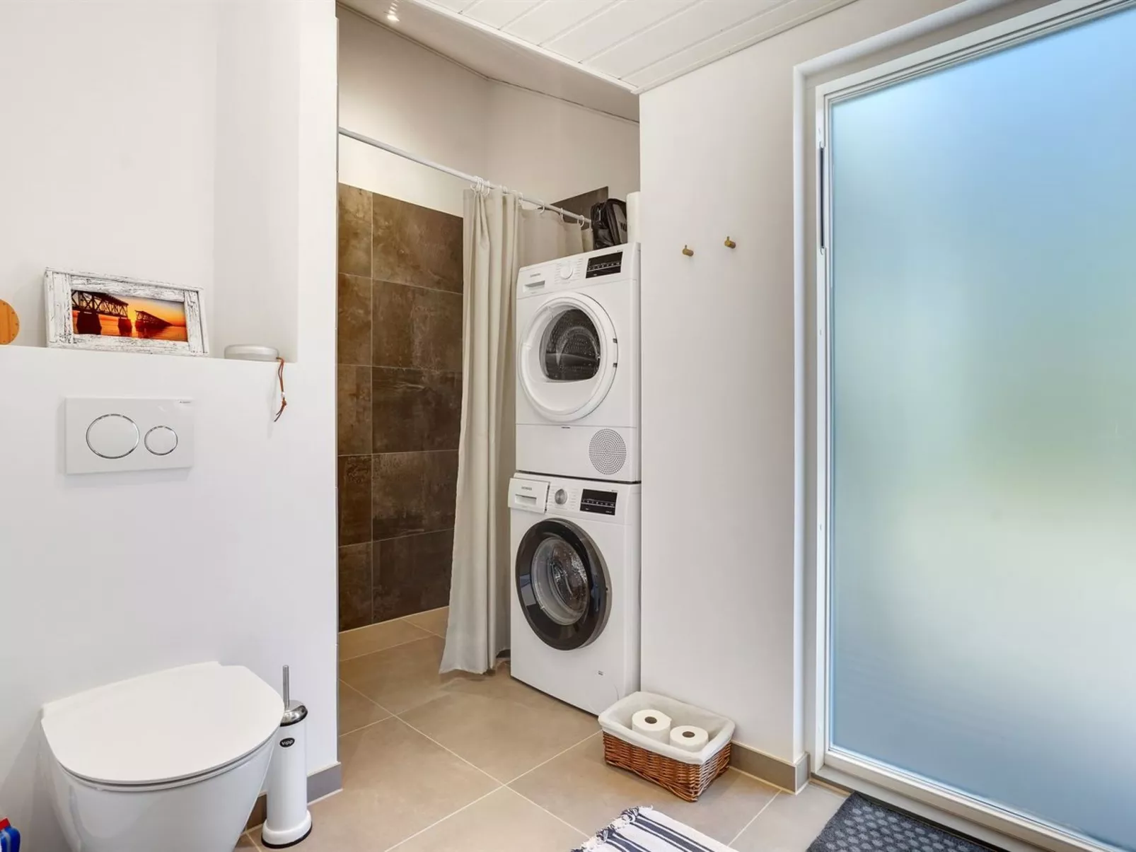 "Iwa" - 475m from the sea-Dedans