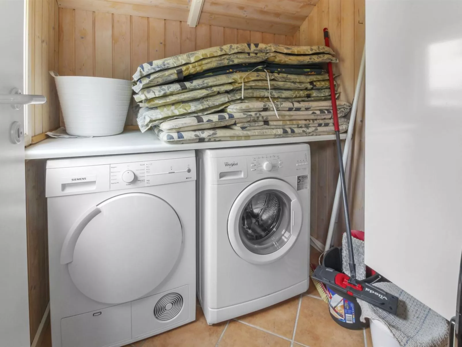 "Pirkka" - 50m to the fjord-Inside