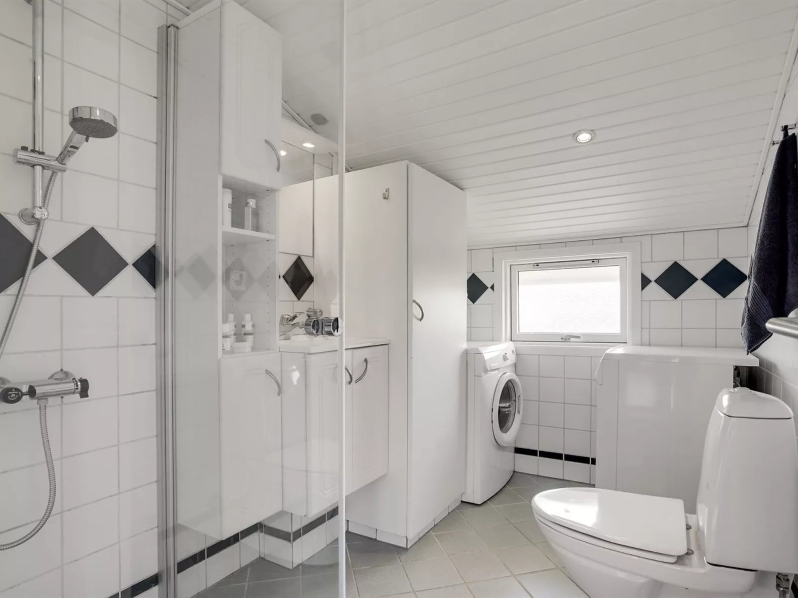 "Biarni" - 300m from the sea-Drinnen