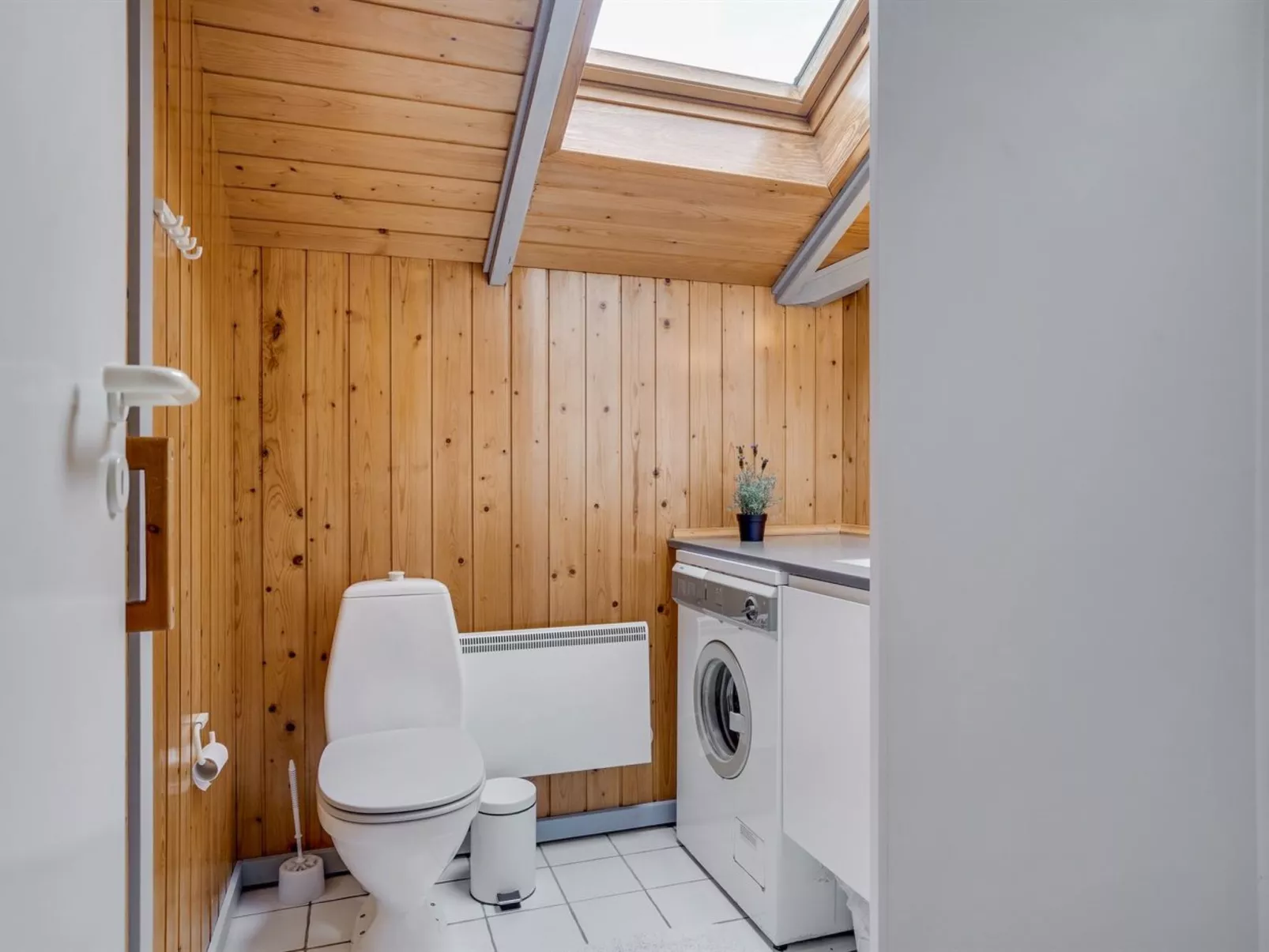 "Bryniulf" - 1.8km from the sea-Inside