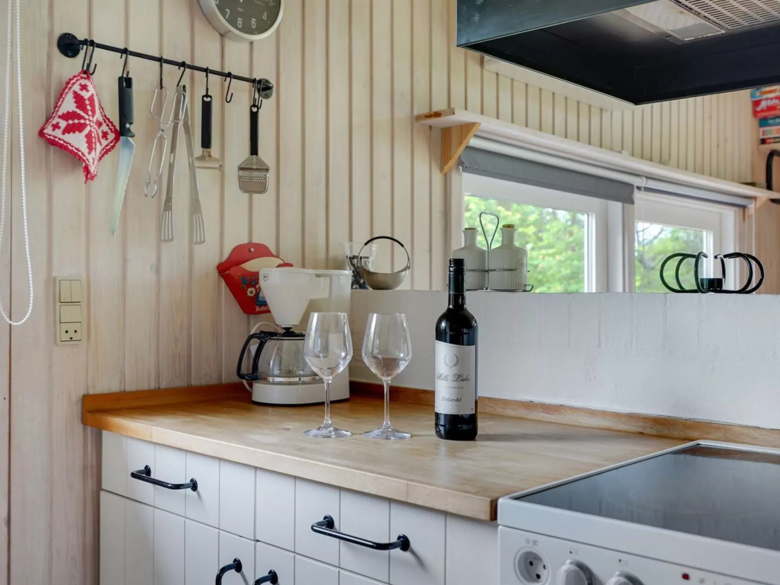 "Evan" - 1.3km from the sea-Inside