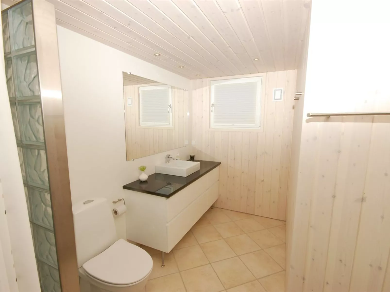 "Ung" - 150m from the sea-Inside