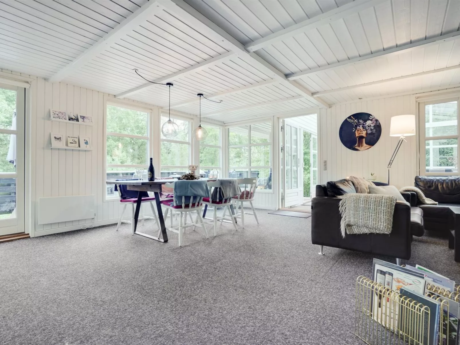 "Gunward" - 1.5km from the sea-Inside