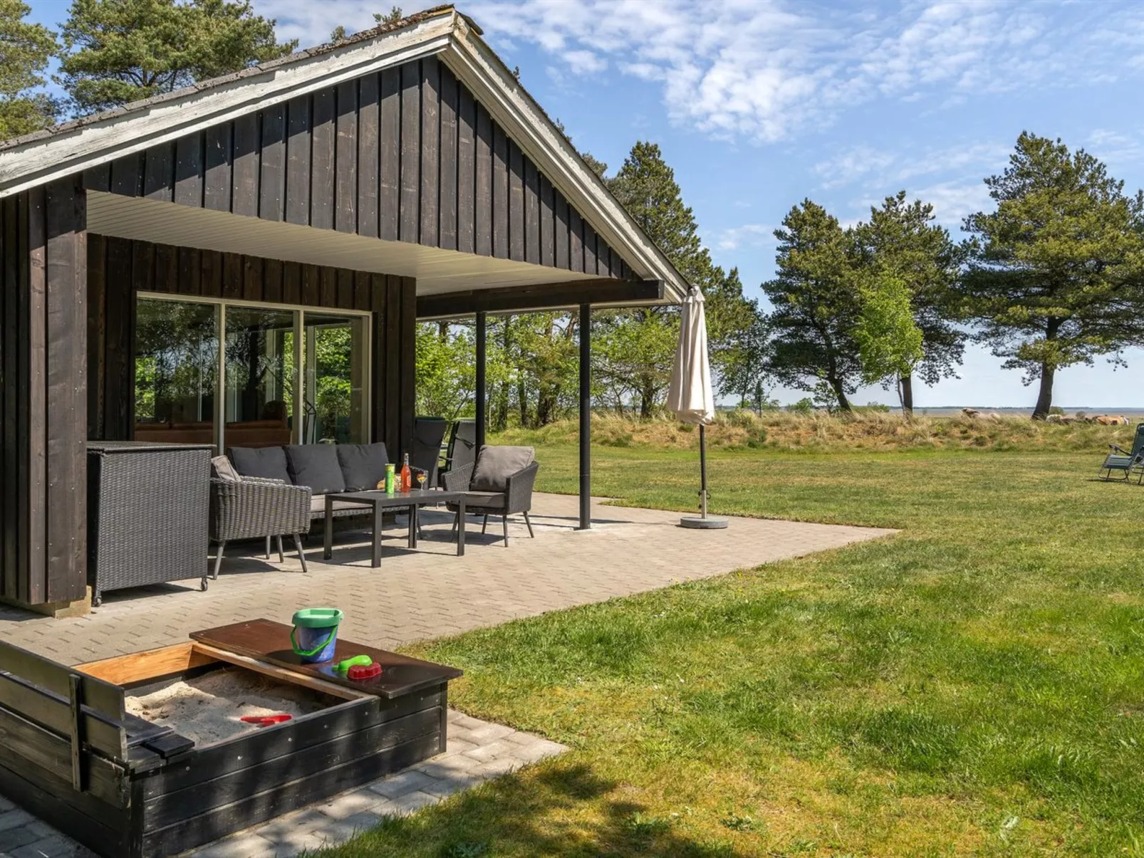 "Elny" - 500m to the fjord-Outside