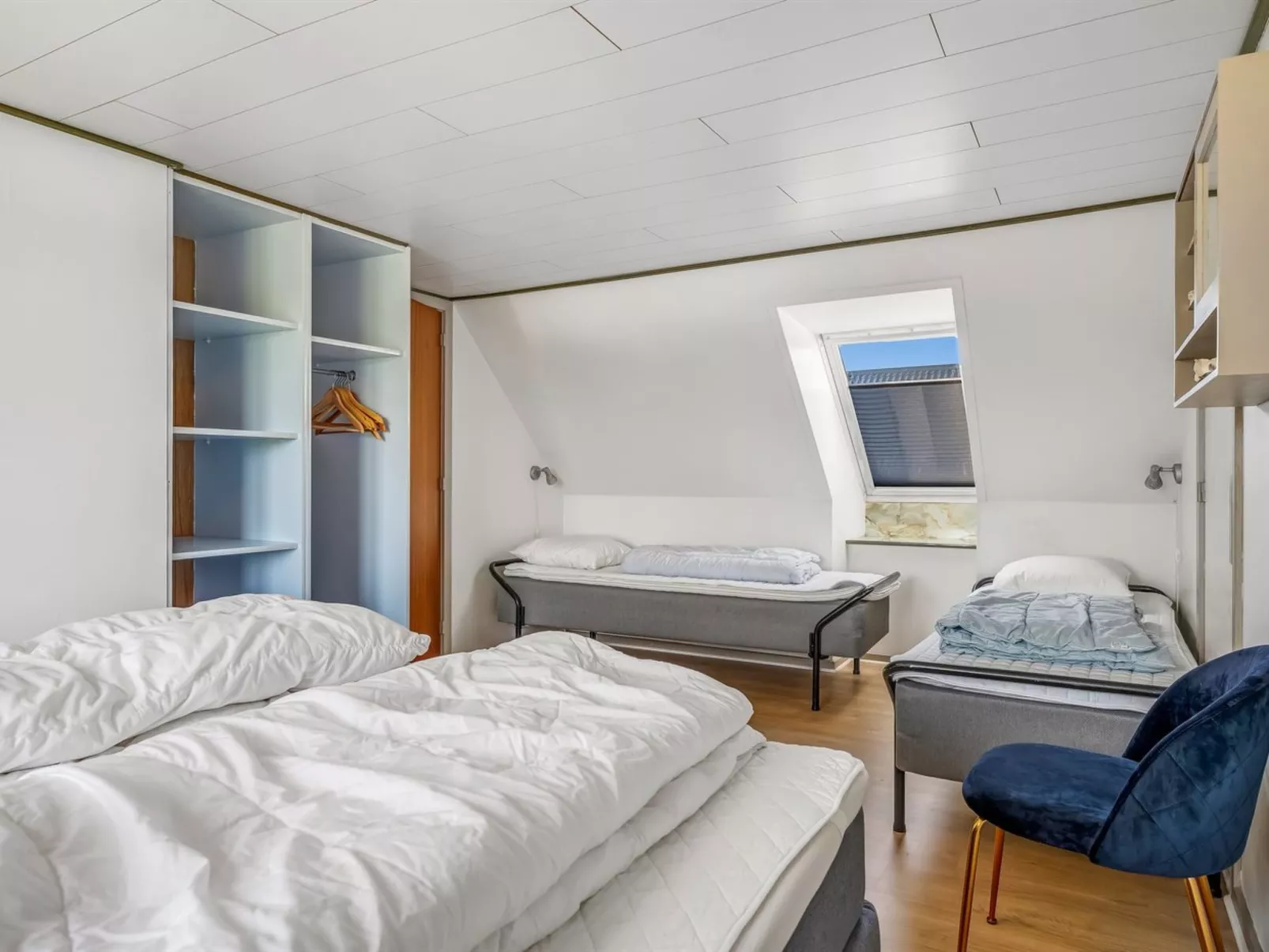 "Kara" - 100m to the fjord-Drinnen