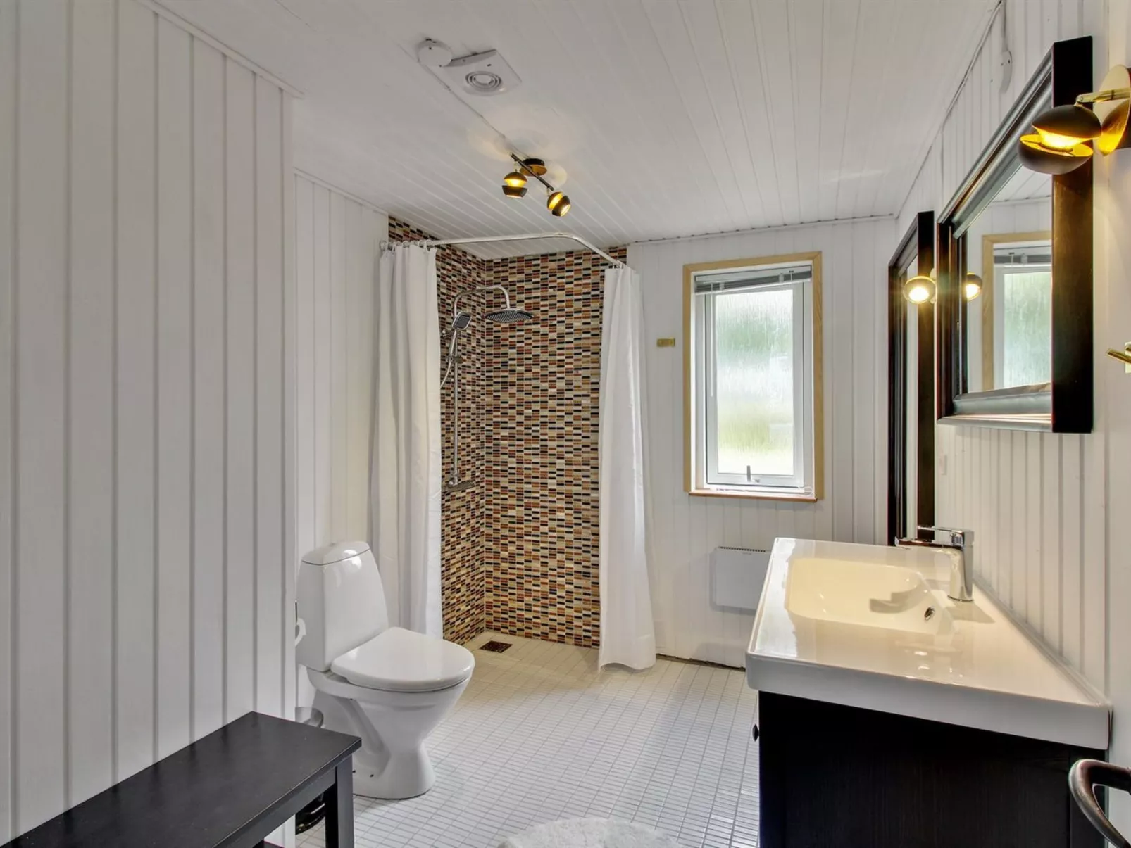 "Iver" - 600m to the fjord-Inside