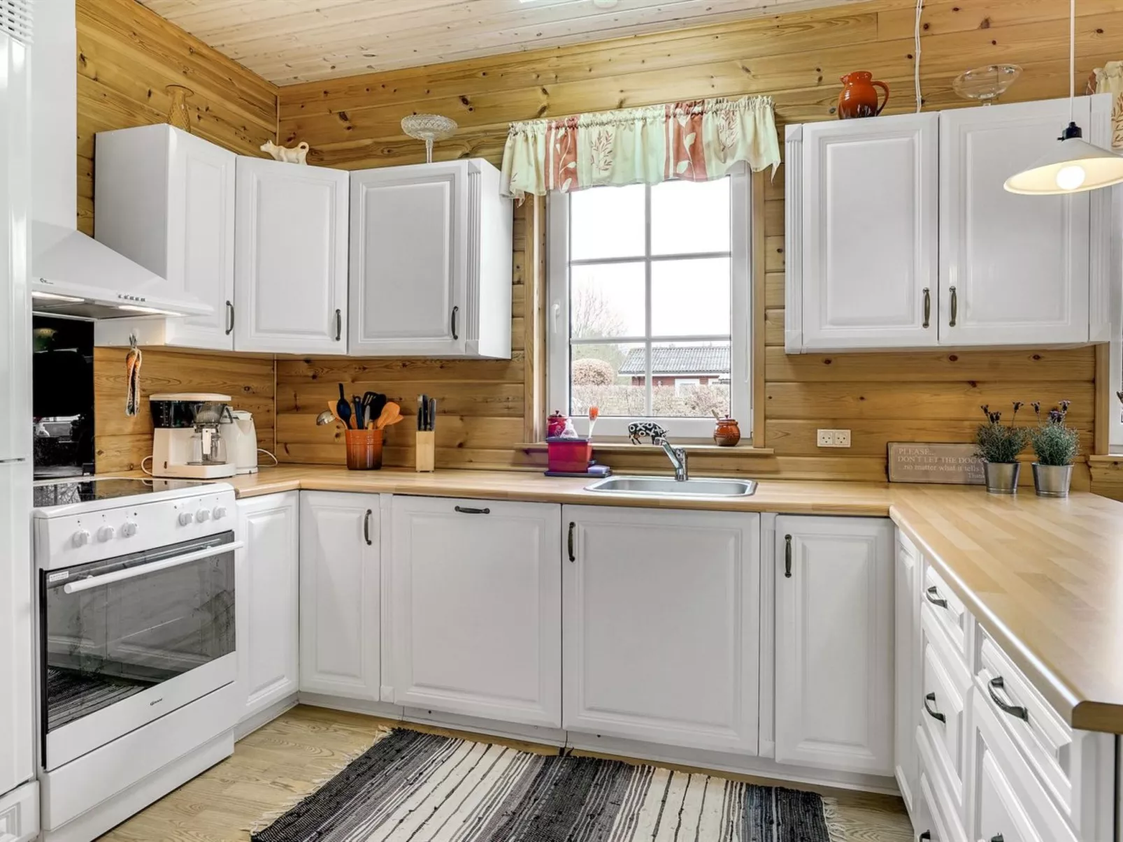 "Goti" - 1km to the fjord-Drinnen