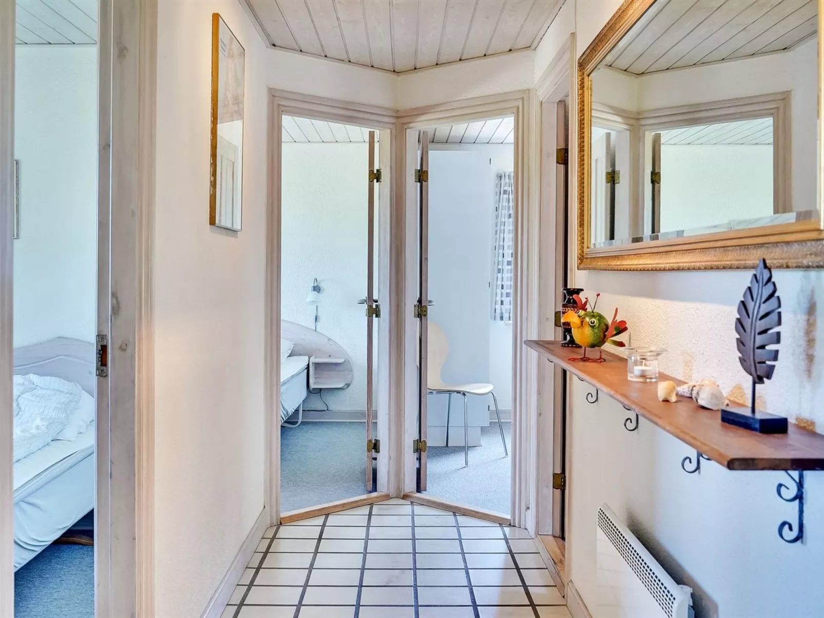 "Aurelia" - 500m to the fjord-Drinnen