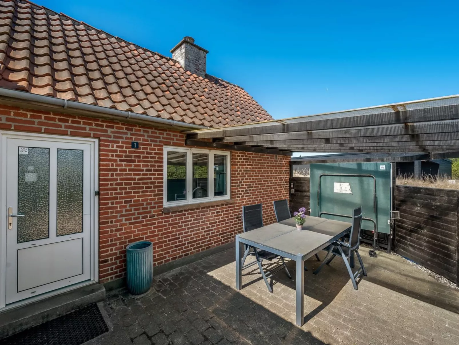 "Vappu" - 400m to the fjord-Dehors