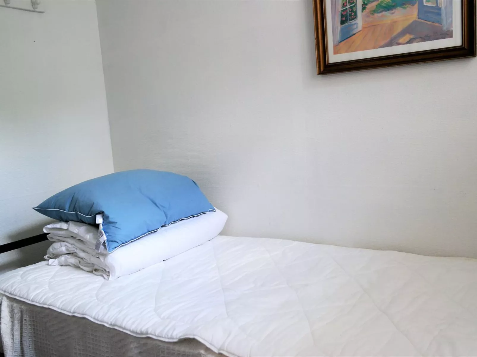 "Laurine" - 2.7km from the sea-Inside