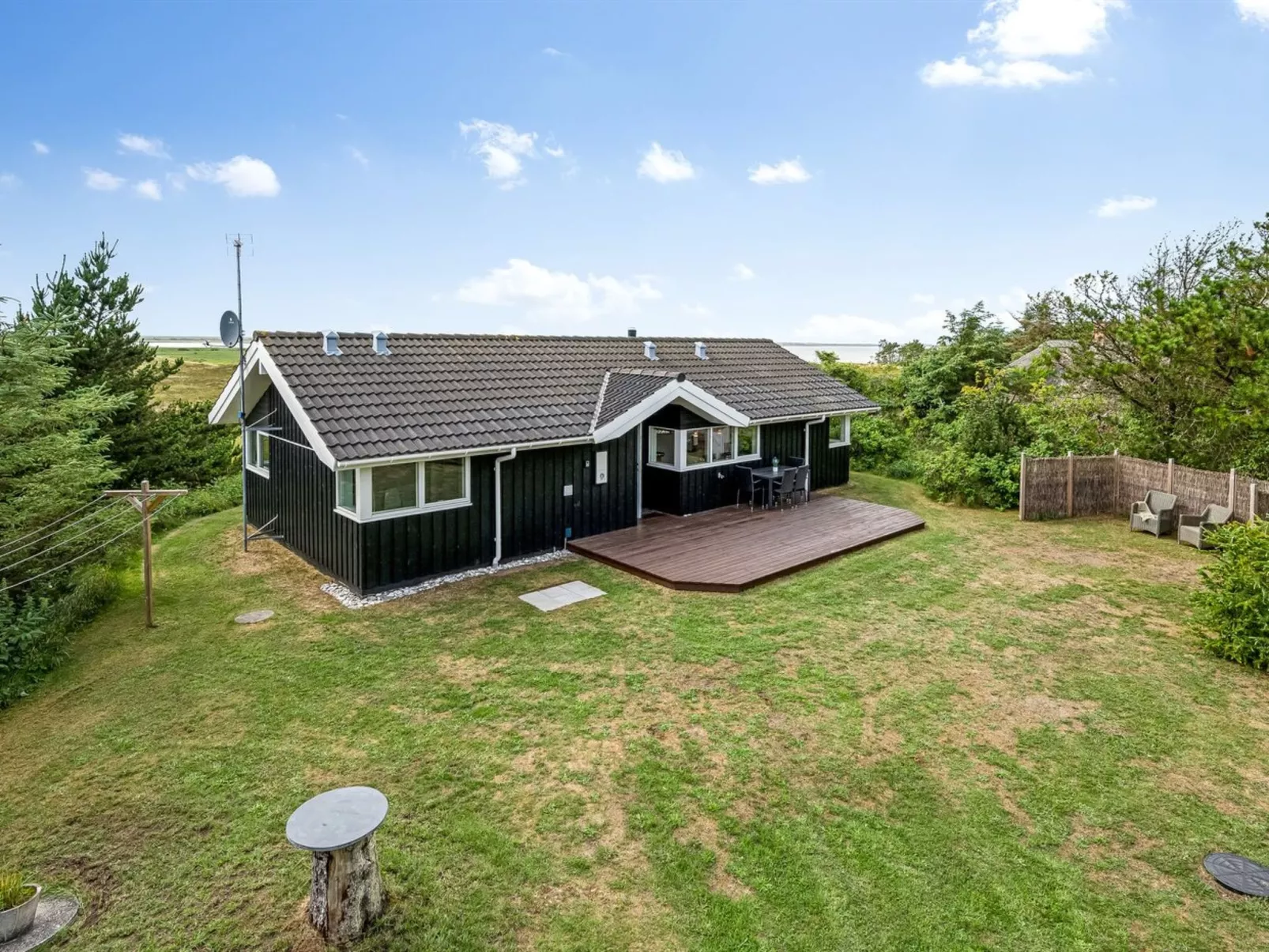 "Leona" - 250m to the fjord-Outside