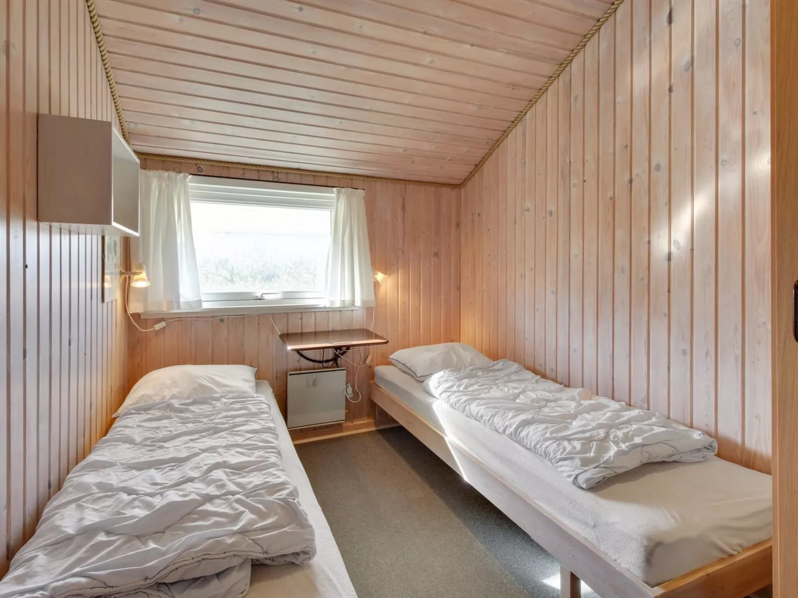 "Unni" -  from the sea-Inside