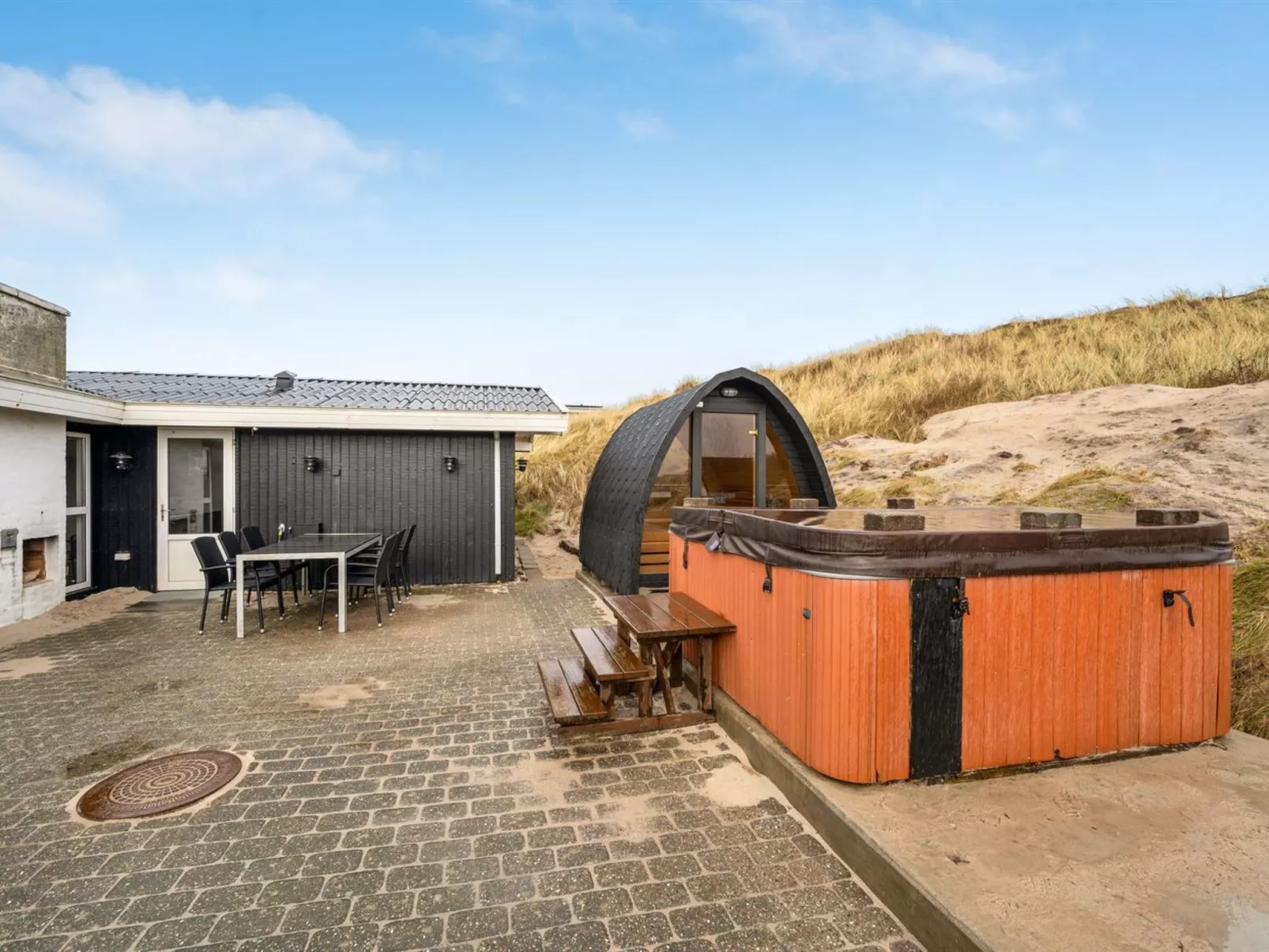 "Assa" -  from the sea-Outside