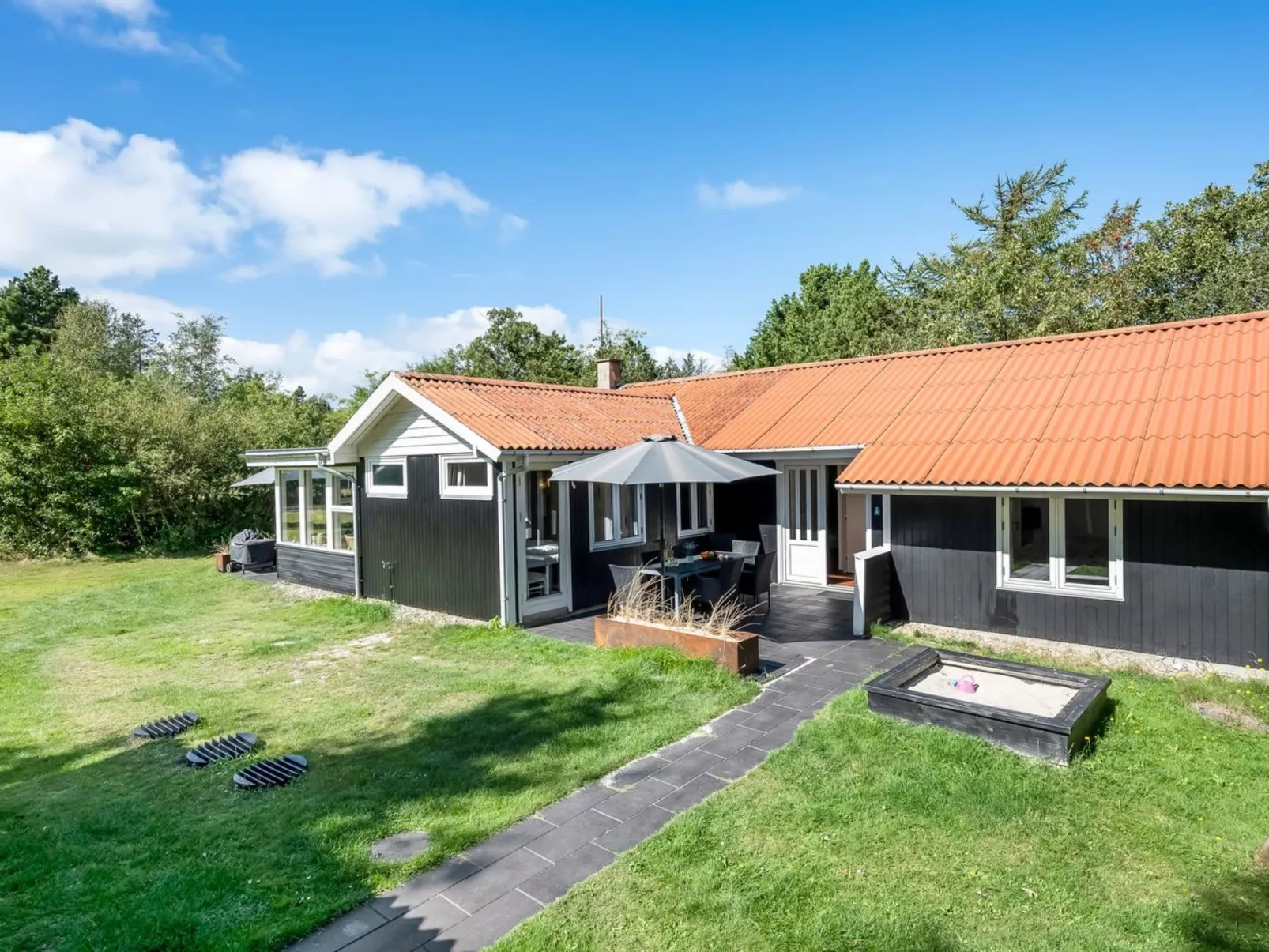 "Yall" - 1km from the sea