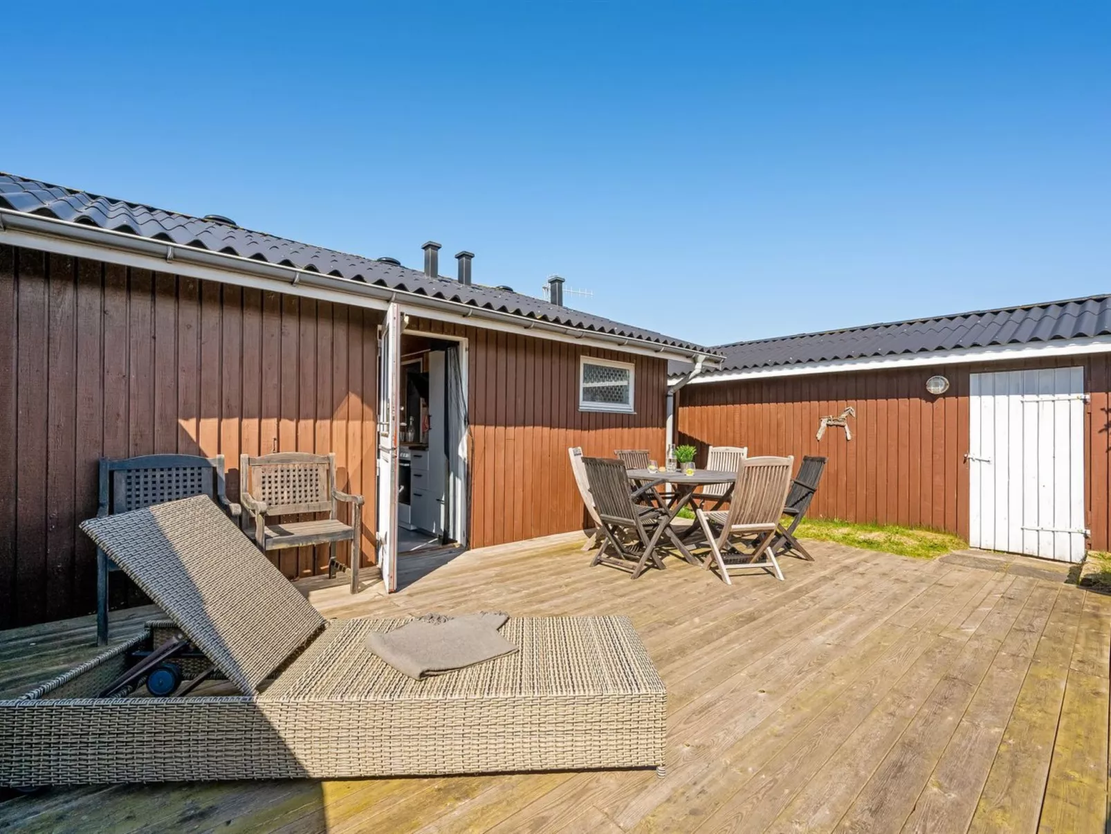 "Brigit" - 200m from the sea-Outside