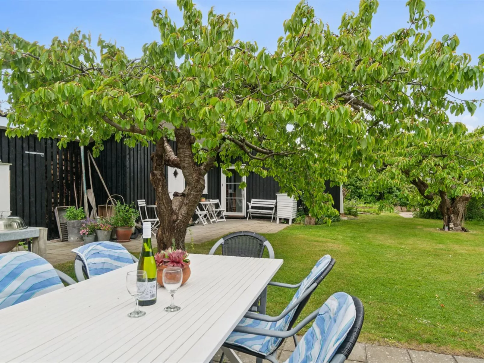 "Varma" - 25m from the sea-Draußen