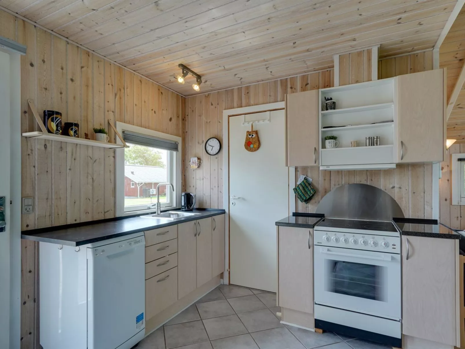 "Jarik" - 1.2km to the fjord-Inside