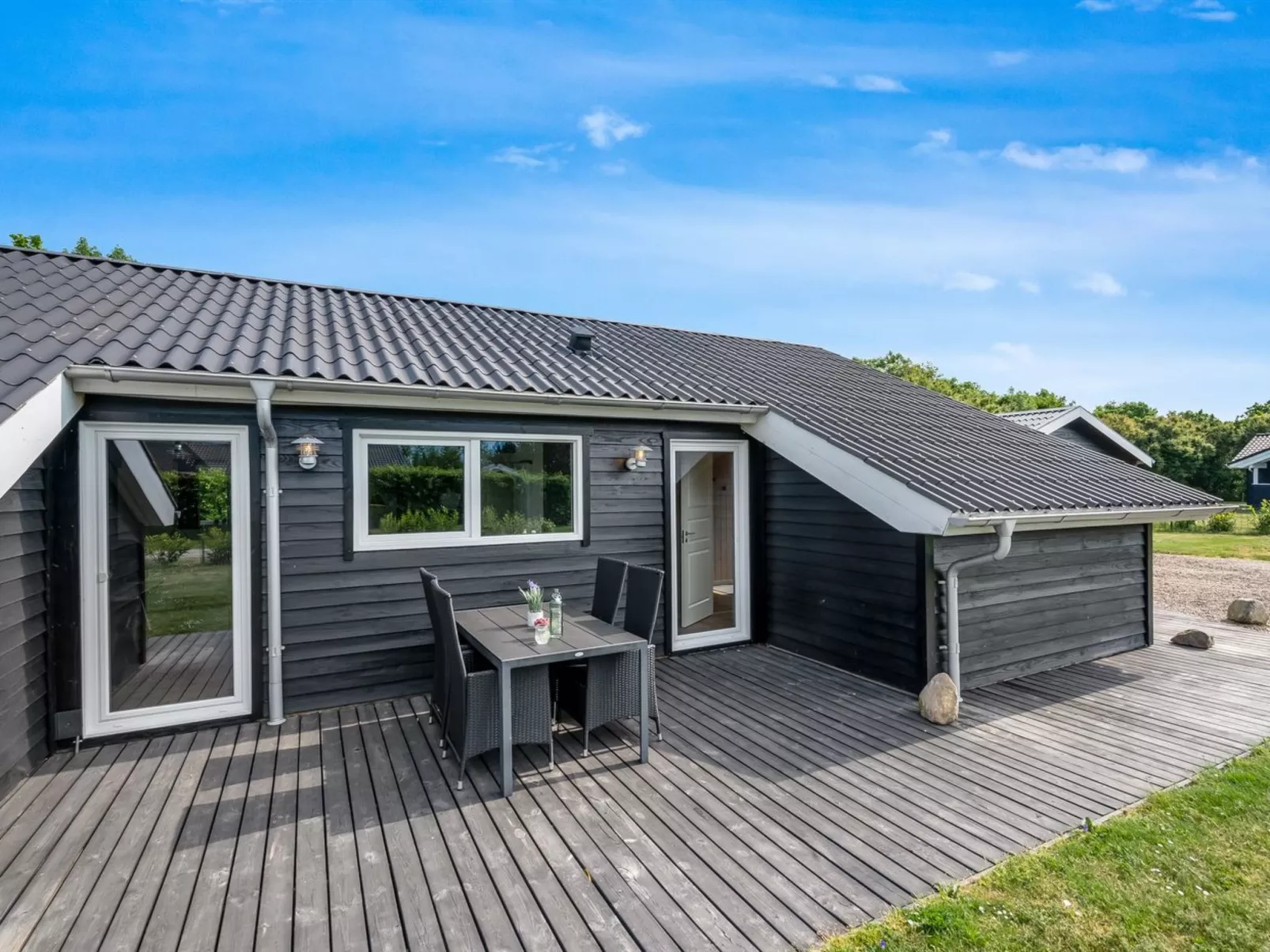 "Leeve" - 1.4km to the fjord-Outside