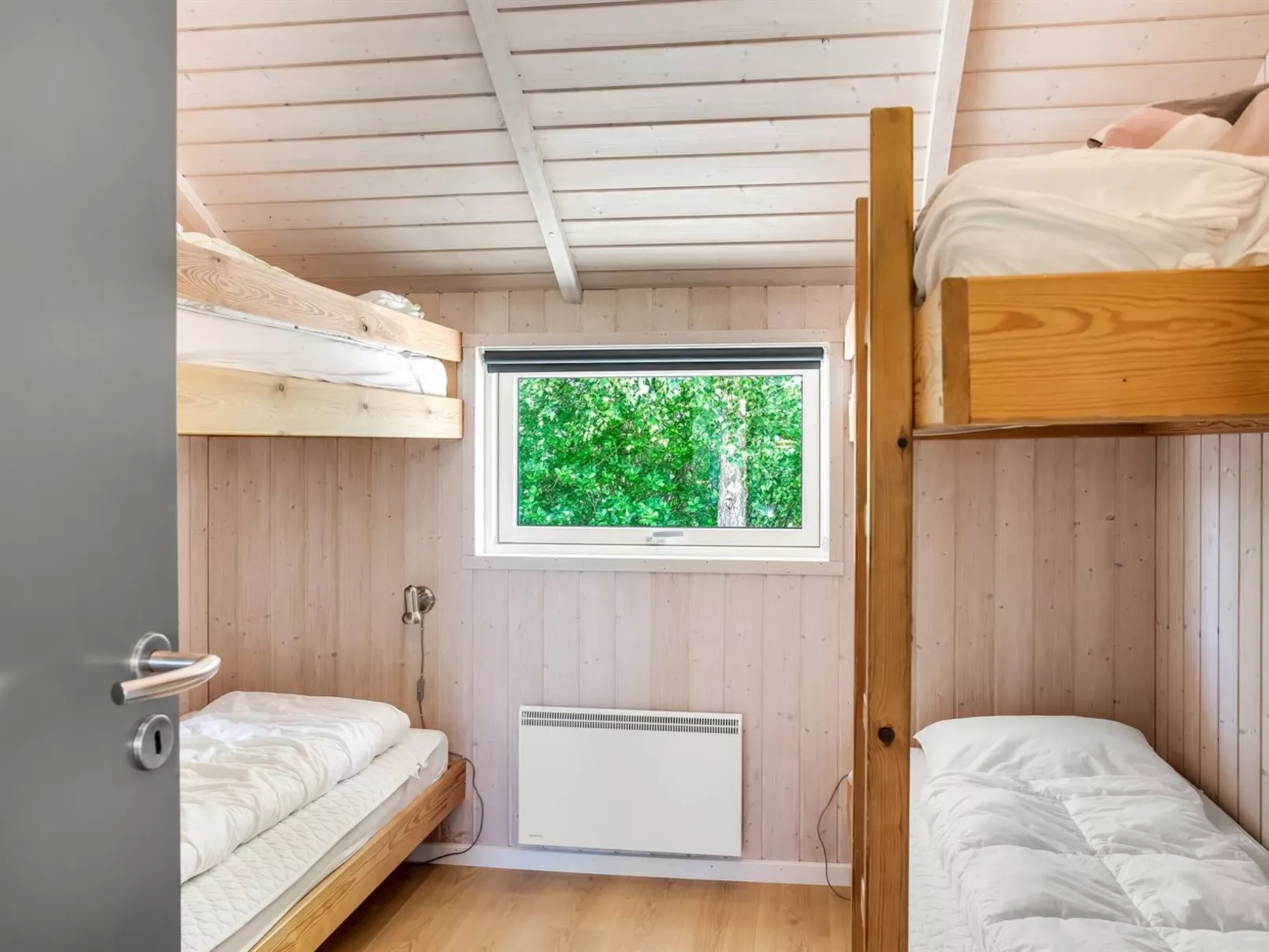 "Isving" - 1.1km to the fjord-Inside