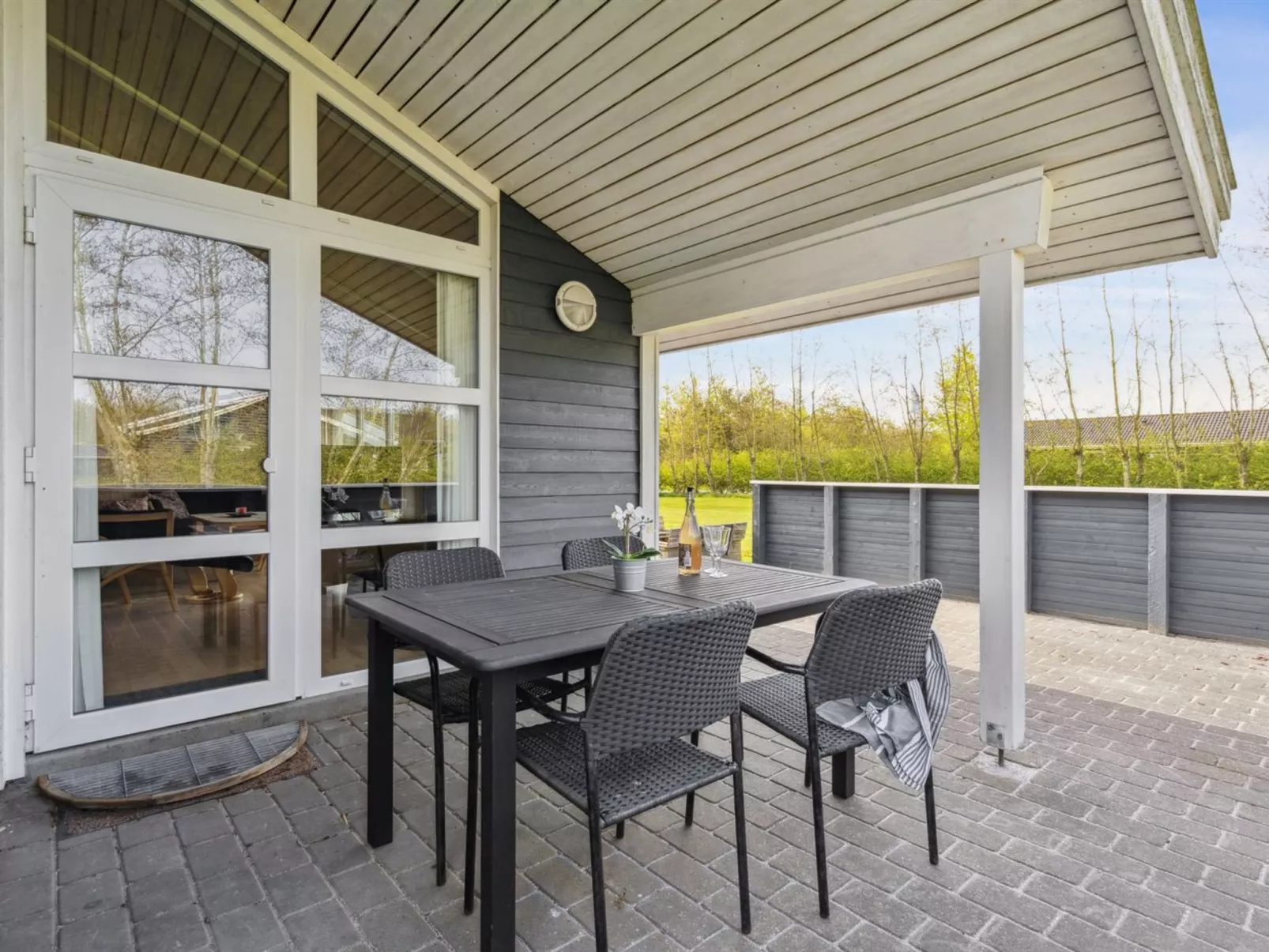 "Tinka" - 1.2km to the fjord-Outside