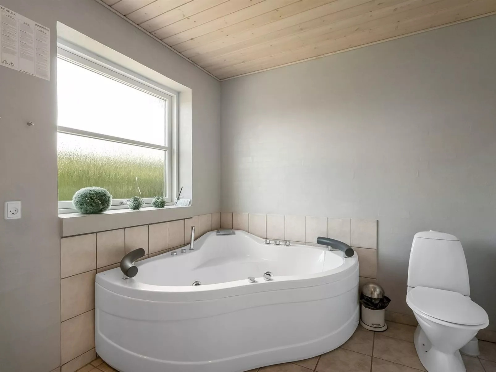 "Saara" - 700m to the fjord-Drinnen