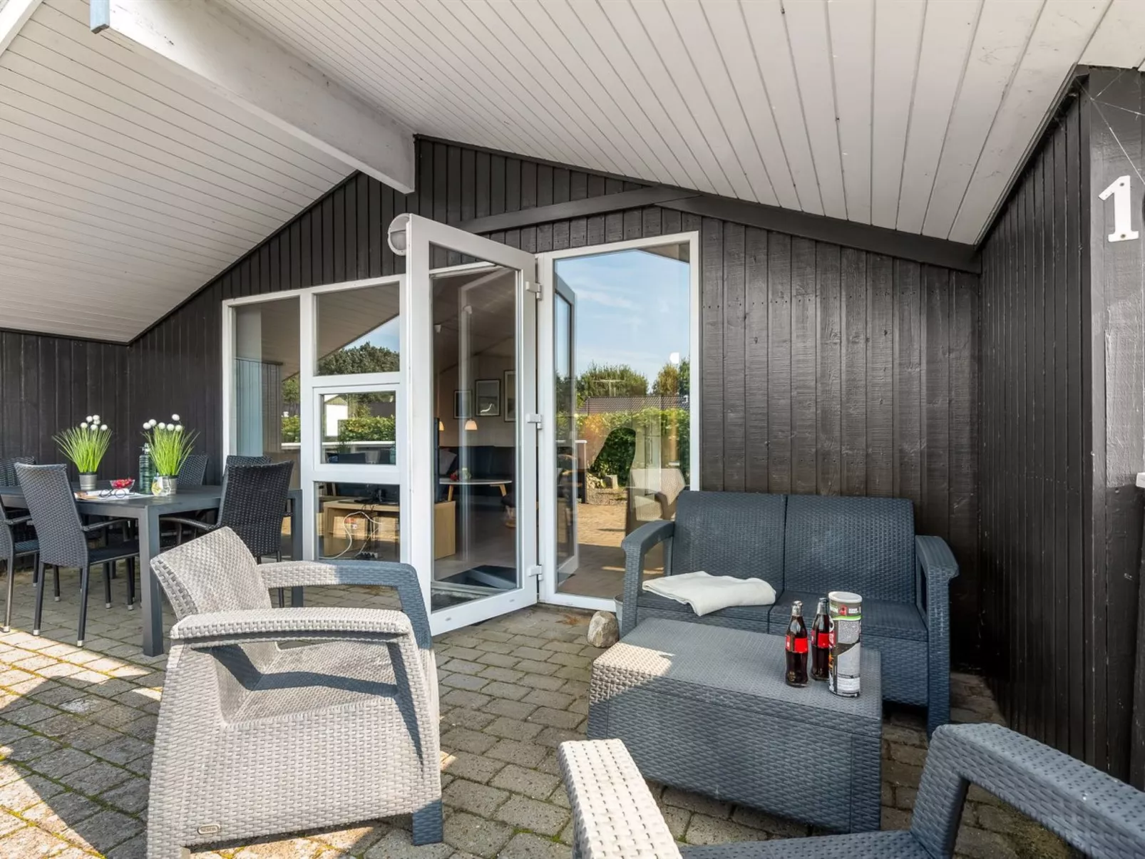 "Robertha" - 800m to the fjord-Dehors