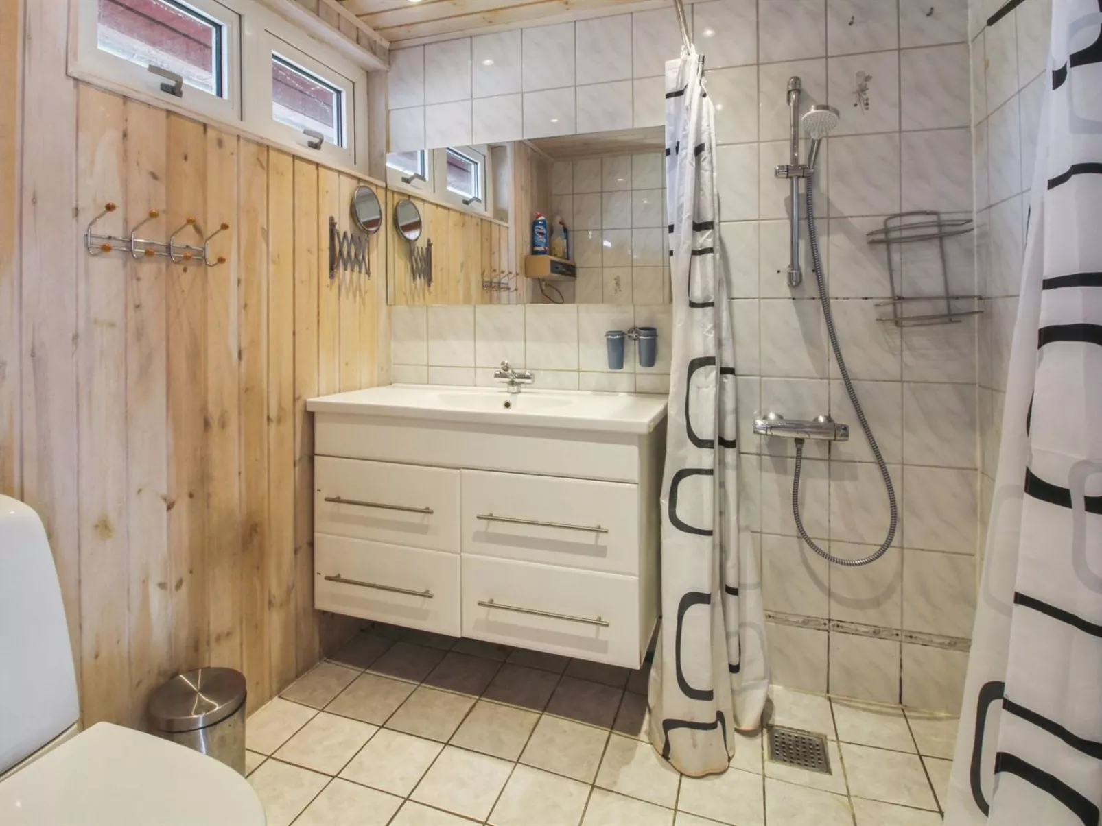 "Edy" - 25km from the sea-Drinnen